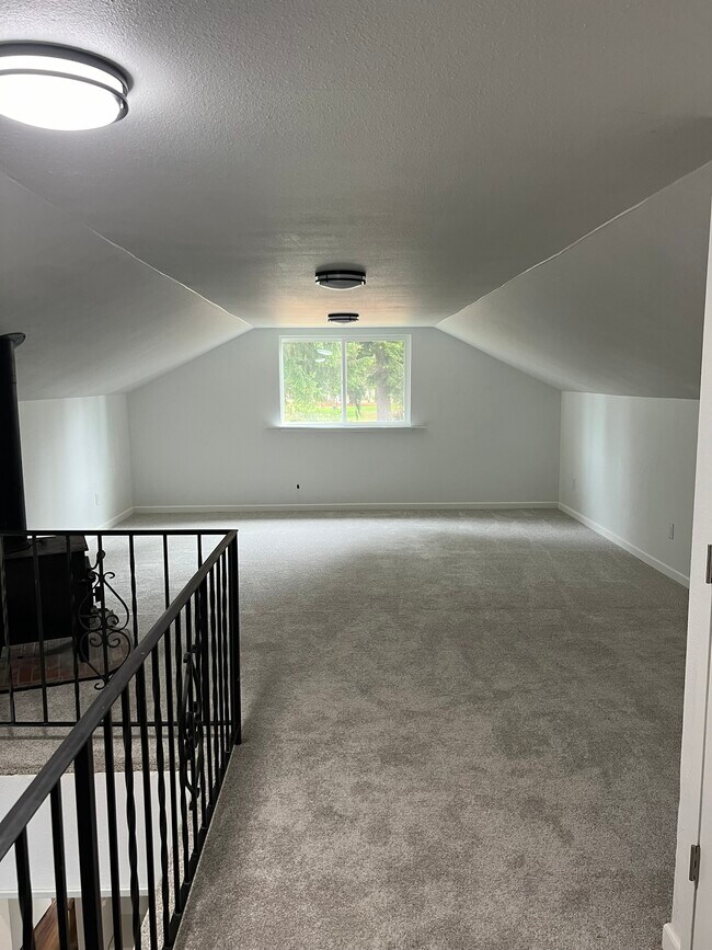 Building Photo - 2394 Lodgepole Dr SE
