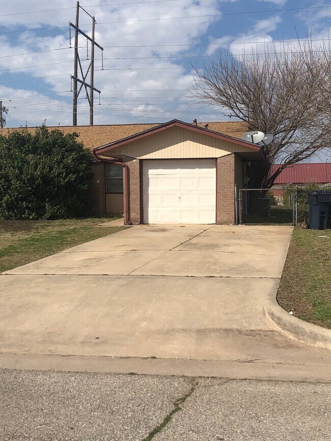 Primary Photo - 3 BED 2 BATH NEXT TO OCCC!!