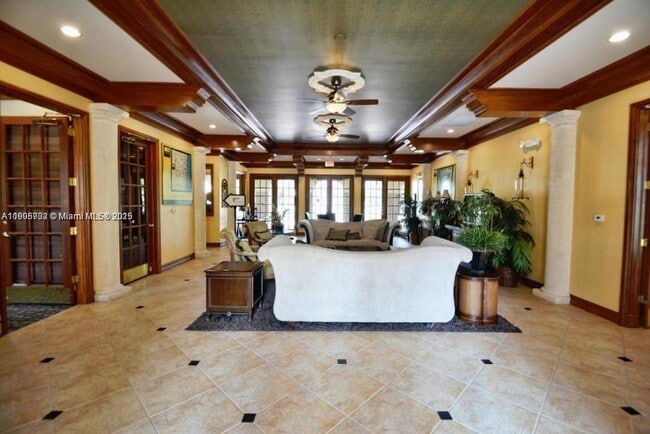 Building Photo - 15035 Michelangelo Blvd