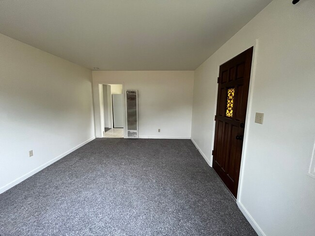 Building Photo - Well located 3/1, garage, laundry room, HU...