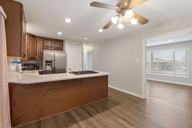 Building Photo - This charming, 4 bedroom 2 bath updated bungalow in the heart of Ogden for $2150 a month