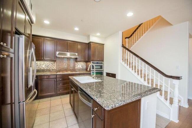 Building Photo - Pacific Shores