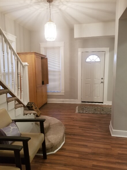 Building Photo - 3311 E 19th St