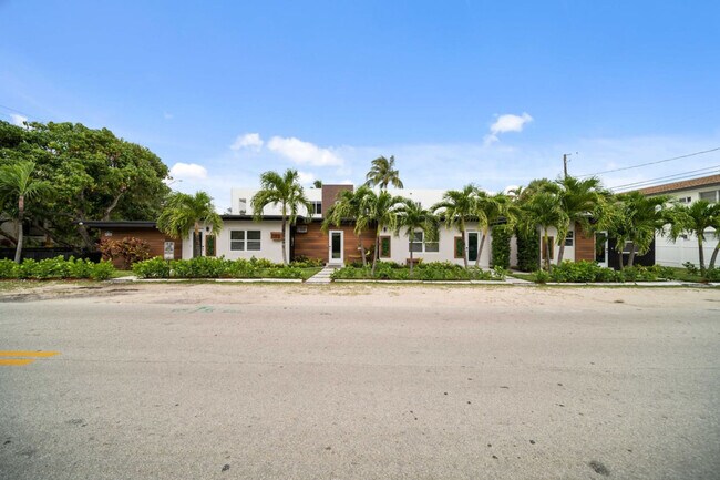 Building Photo - 847 NE 16th Ave