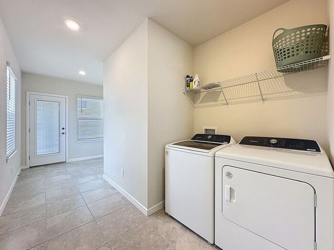 Building Photo - Tohoqua Beauty!