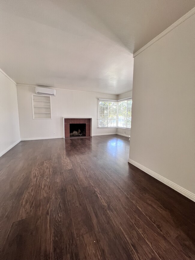 Living Room - 3105 Hampshire Dr