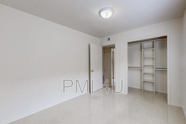 Building Photo - 233 Tennessee St NE