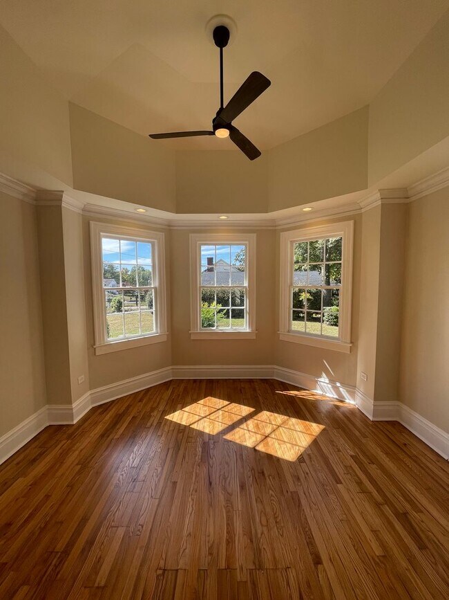 Building Photo - Updated 3/2 House in Old East Rome $1,895