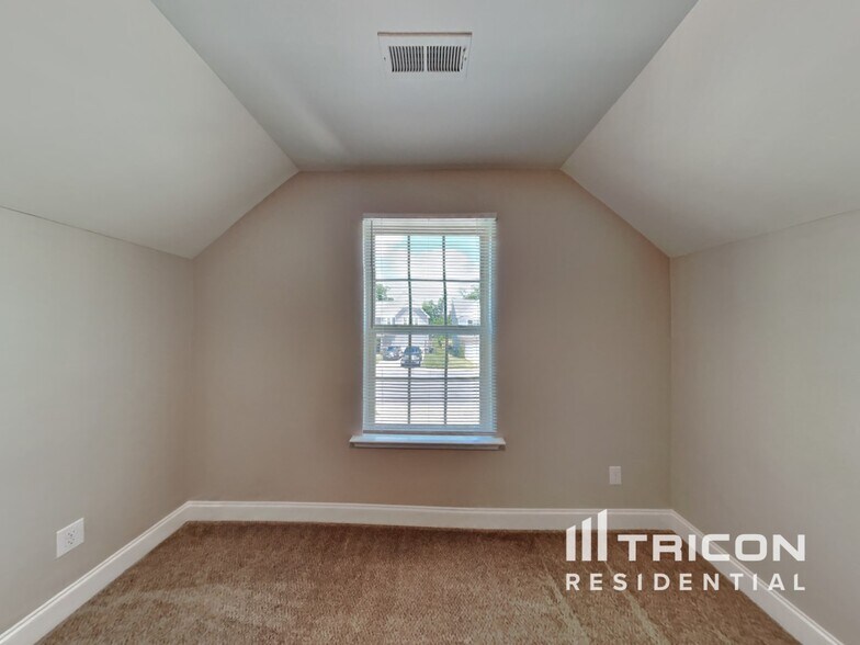Building Photo - 3317 Lacewing Dr