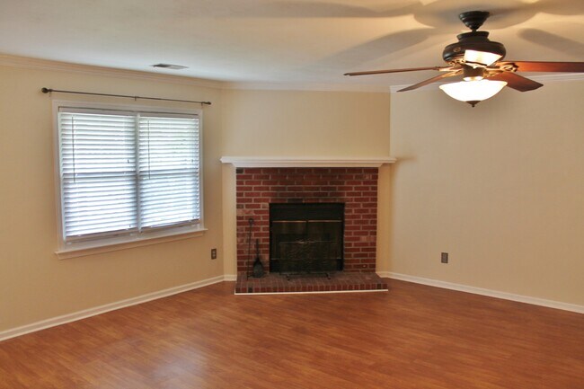 Building Photo - Adorable 3-Bedroom Ranch w/Community Pool,...