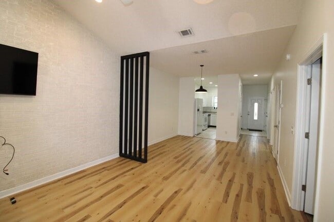 Building Photo - 348 Moss Creek Ln