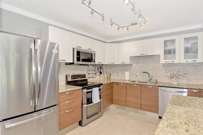 Building Photo - 1894 Loma Linda St