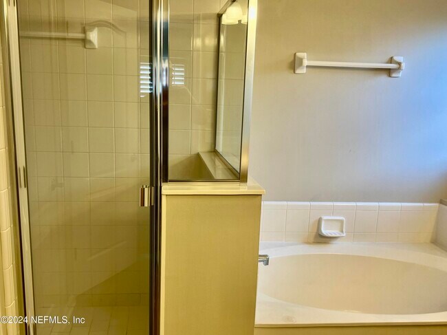 Building Photo - 14019 Crestwick Dr W