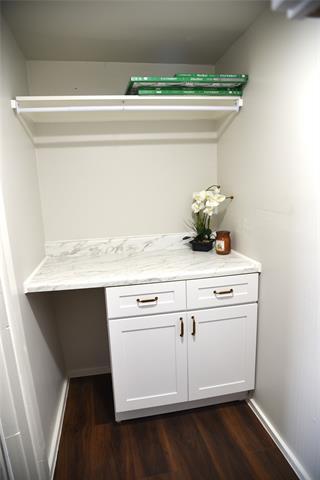 Building Photo - 900 W Chestnut St