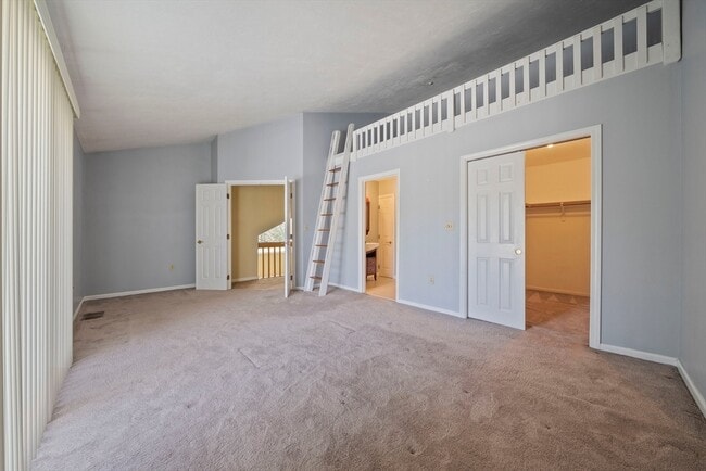 Building Photo - 600 County St