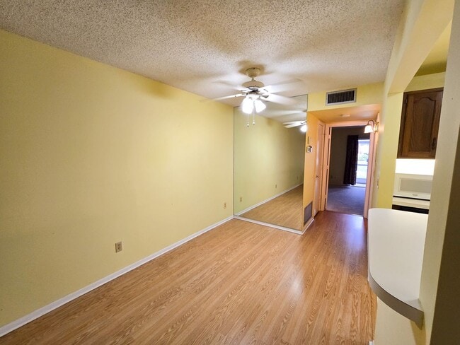 Building Photo - Cozy 55+ 1st Floor Apartment