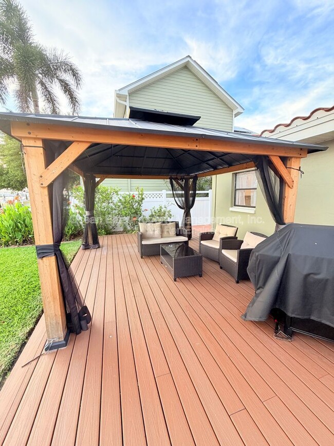 Building Photo - 724 Sunset Cove