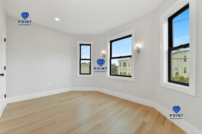 Building Photo - 516 Sumner St