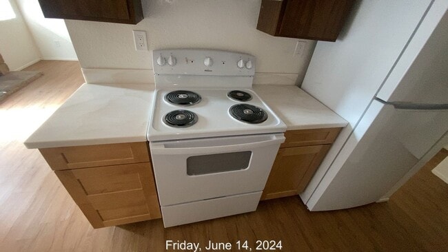 Building Photo - 2 Bed/1.5 Bath Updated Condo Near SMART/Hwy 101/Raleys Shopping Plaza/Washer-Dryer in Unit