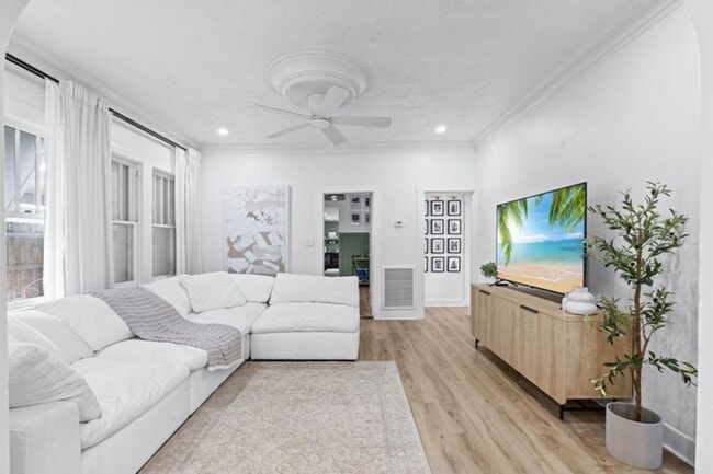 Building Photo - 715 Kaye St