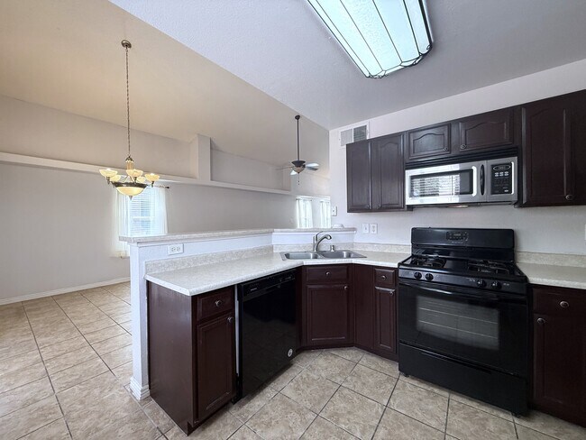 Building Photo - 14057 Tierra Delfin Dr