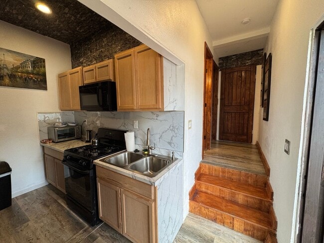 Building Photo - 1 Bedroom - 1 Bathroom