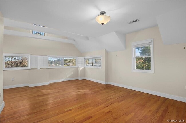 Building Photo - 33 Sycamore Rd