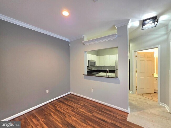 Building Photo - 4560 Strutfield Ln