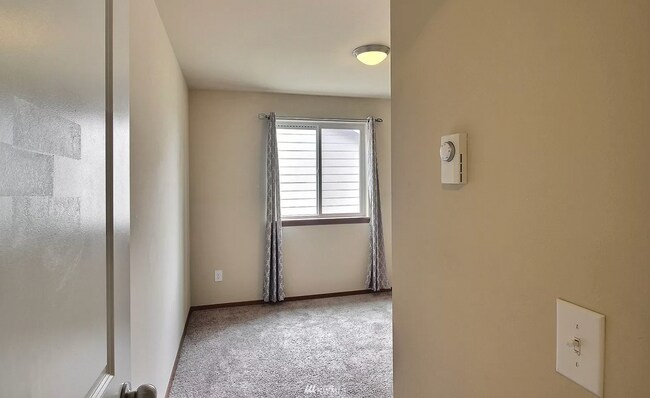 2nd Bedroom - 596 NE Nantucket St