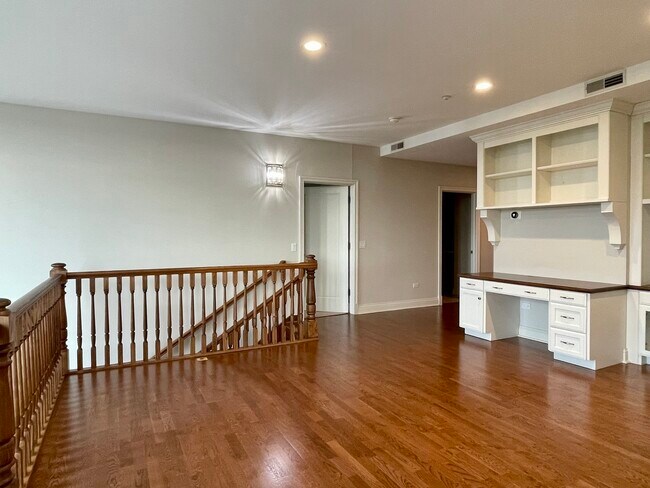 Building Photo - 520 S Washington St