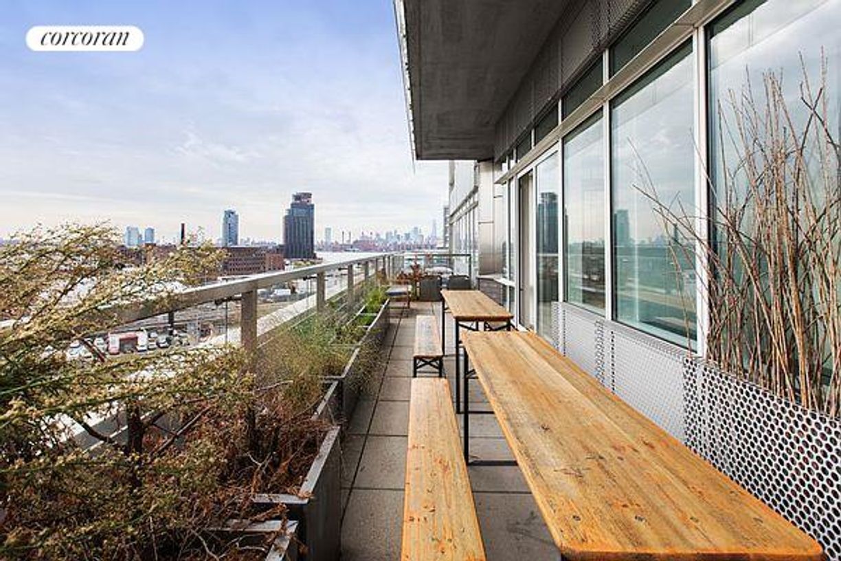 Building Photo - 10-17-17 Jackson Ave