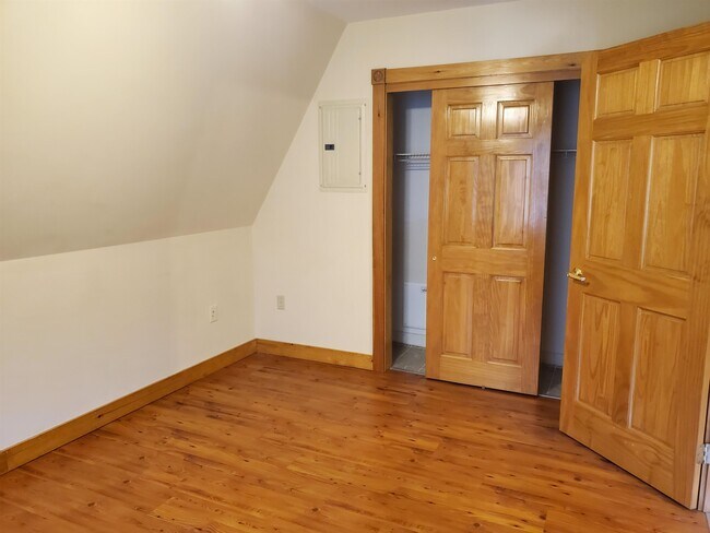 Building Photo - 9 Roberts Rd