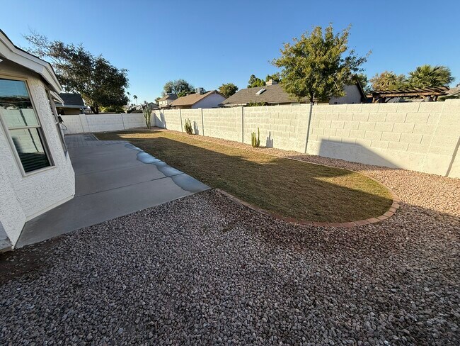 Building Photo - 3624 W Elgin St