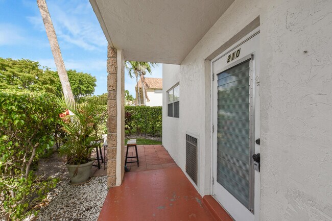 Building Photo - 9851 Sandalfoot Blvd