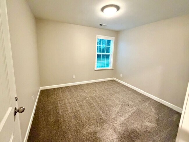 Building Photo - TuckerLanding5592