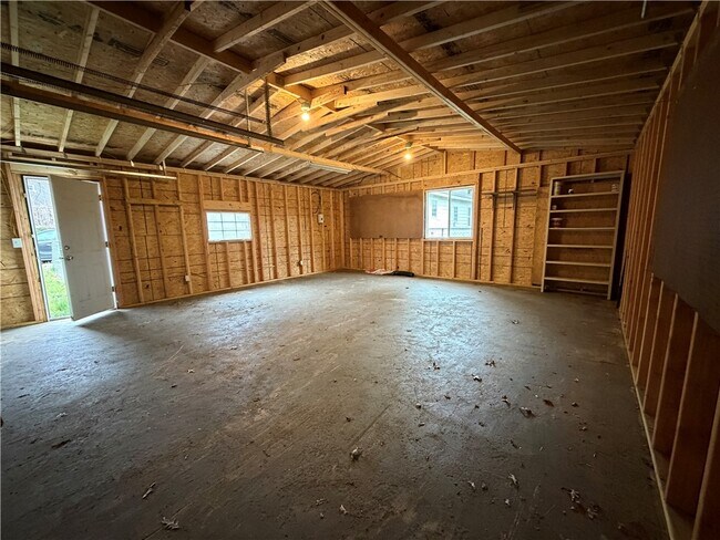 Building Photo - 2255 E Huntsville Rd