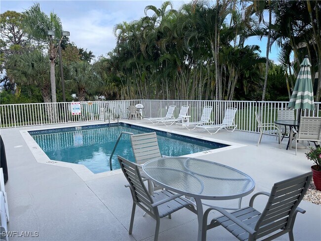 Building Photo - 15256 Riverbend Blvd