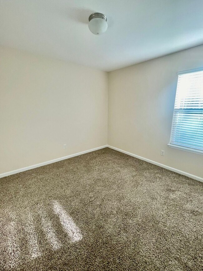 Building Photo - VillageCreek237