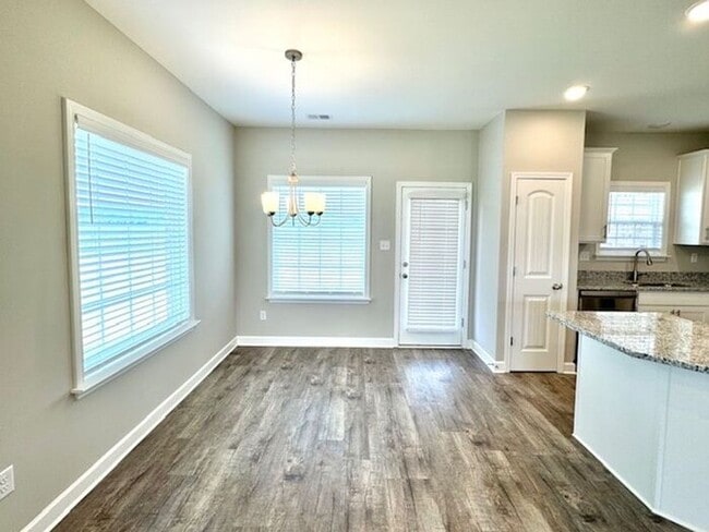 Building Photo - Now Leasing a 4-bedroom 2.5 bath home in W...