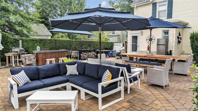 Building Photo - 16 Clement St