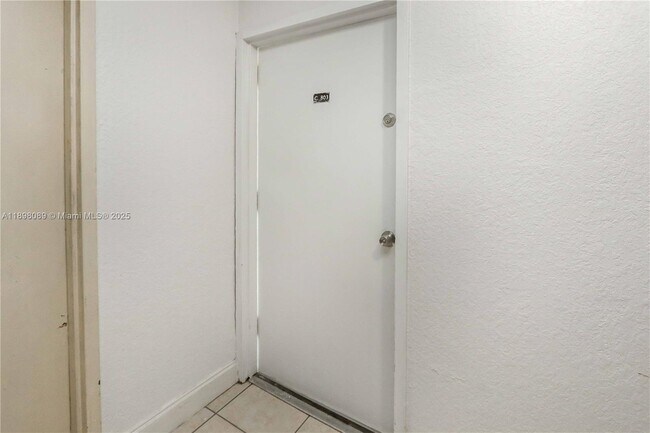 Primary Photo - 9001 SW 77th Ave
