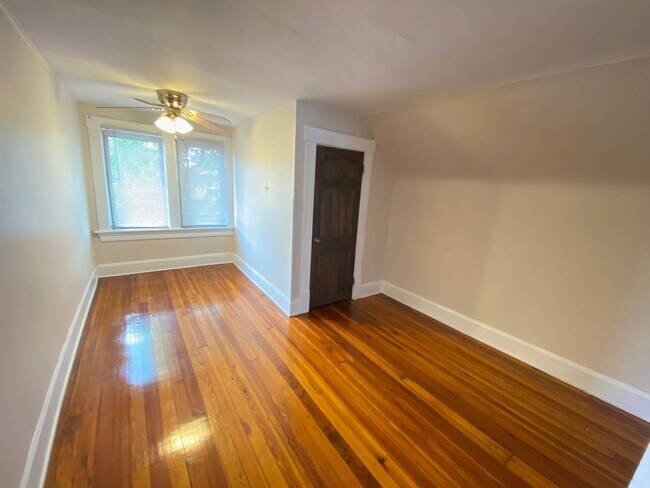 Building Photo - King Ave 252-254 SCR