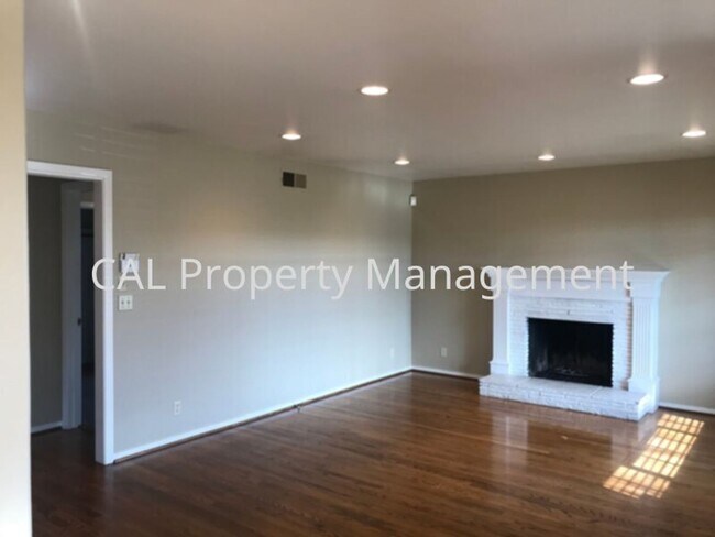Building Photo - South Salinas 3 Bedroom, 2 Bath Home