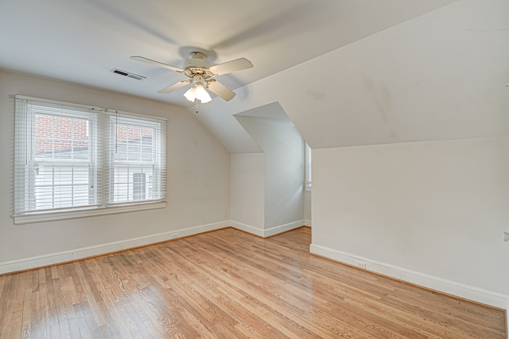 13 x 11 bedroom/den - 1612 W 1st St