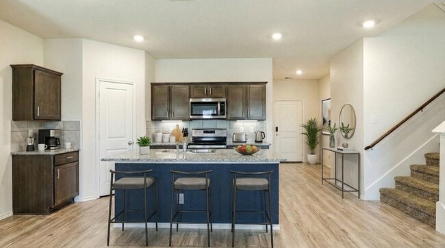 Building Photo - 315 Pine Hollow Way