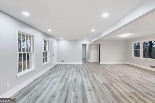 Building Photo - 1506 Vine St NE