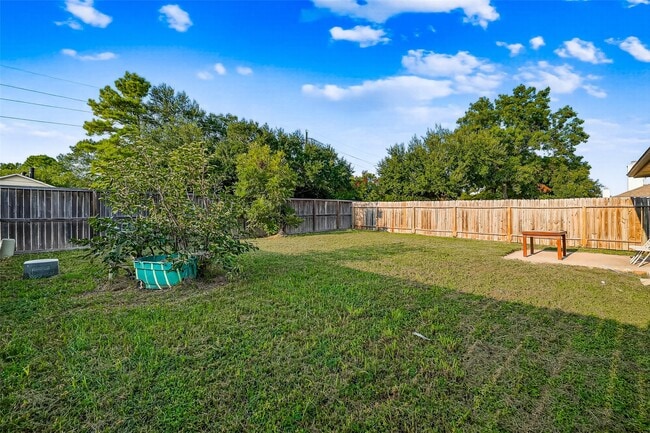 Building Photo - 15242 Kingsbridge Way