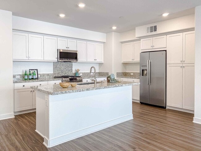 Building Photo - 1893 Union St