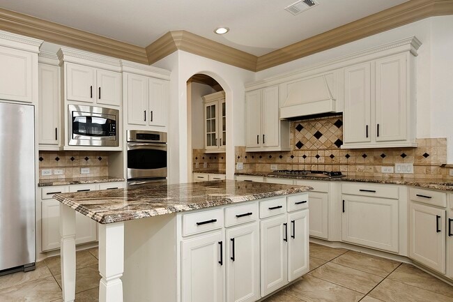 Building Photo - 27 Tioga Pl