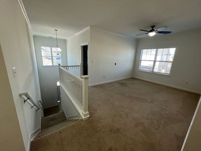 Building Photo - 4 Bedroom, 3.5 Bath Condo in Coveted Spenc...